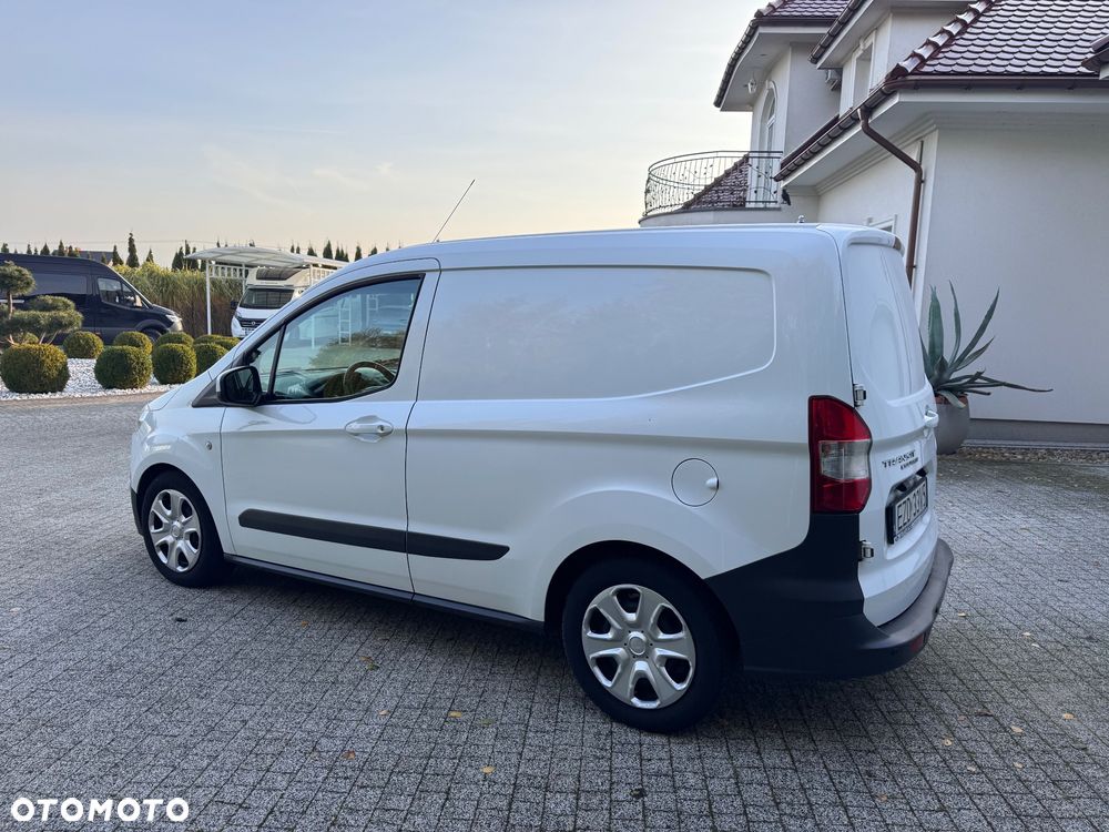 Ford Transit Courier - 13