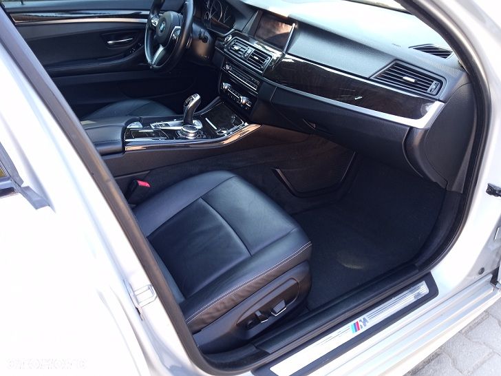 BMW Seria 5 528i xDrive - 18