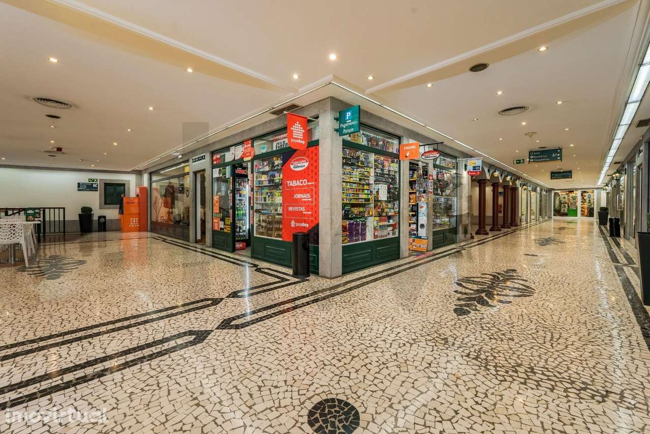 Tabacaria no Centro do Funchal - Galerias de São Lourenço - Grande imagem: 2/26