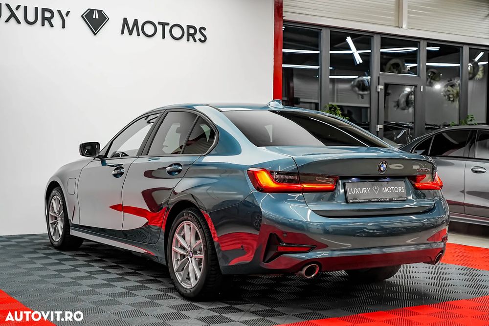 BMW Seria 3 330e Aut. Sport Line - 11
