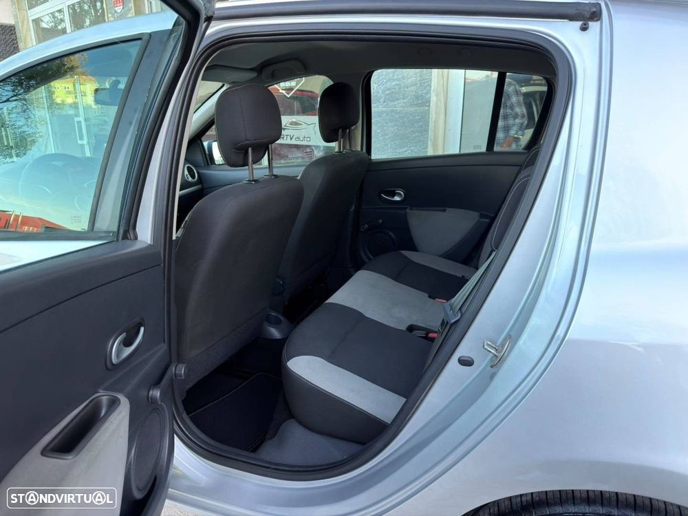 Renault Clio 1.2 16V Dynamique S - 8