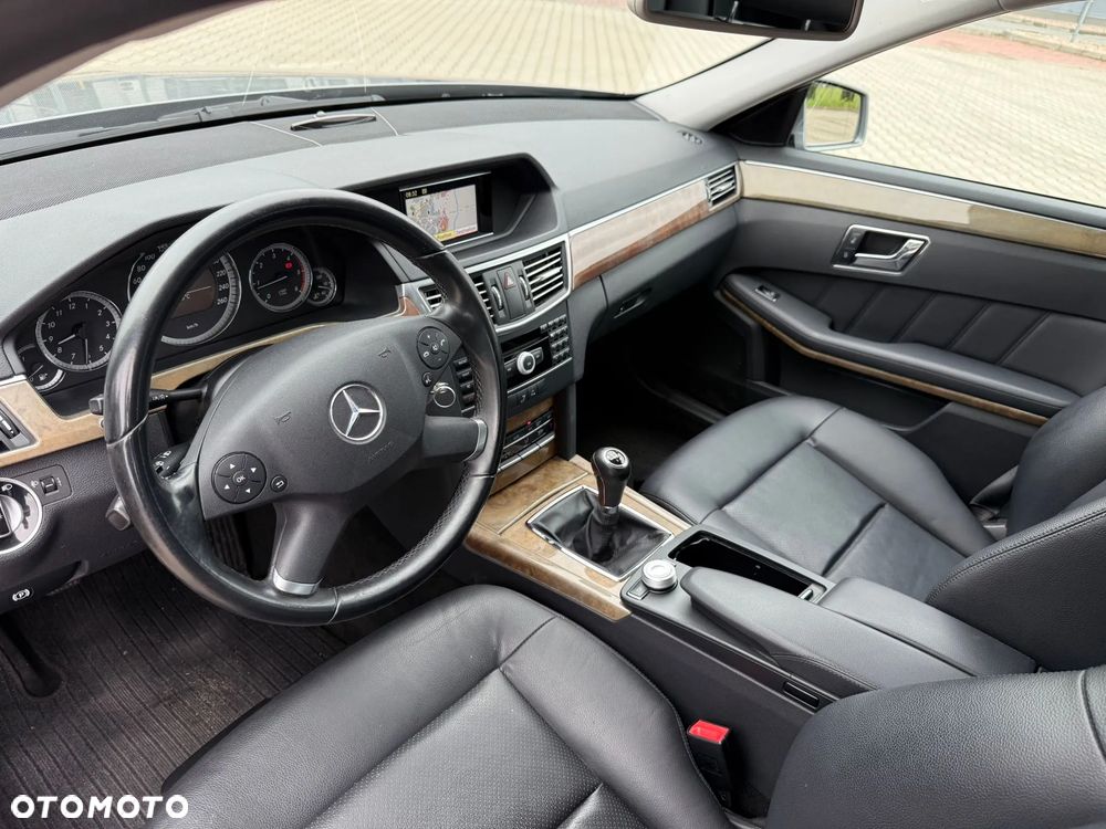 Mercedes-Benz Klasa E 200 CDI BlueEff - 19