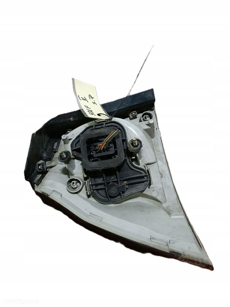 VOLKSWAGEN GOLF V 03-09 r. LAMPA PRAWY TYŁ PRAWA TYLNA W BŁOTNIK EU + - 8