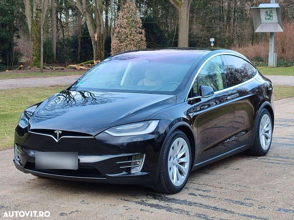 Tesla Model X - 15