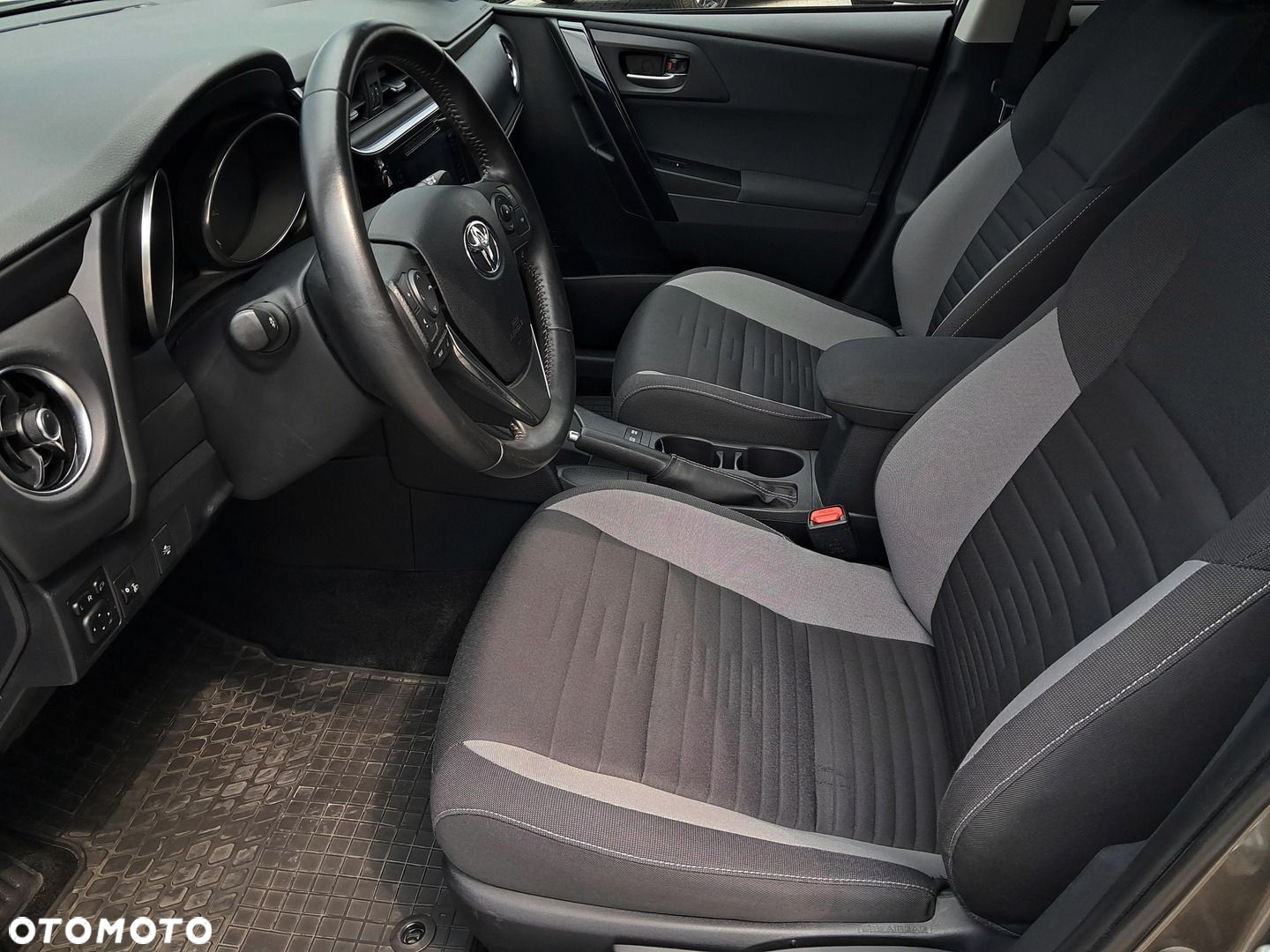 Toyota Auris - 14