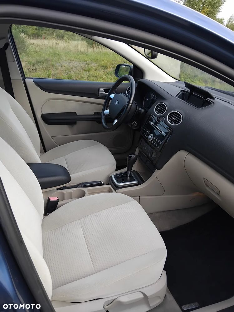 Ford Focus 1.6 Ghia - 16