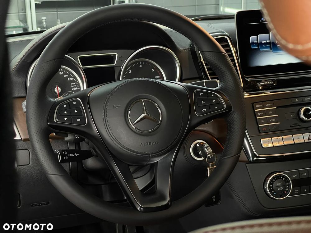 Mercedes-Benz GLS - 24