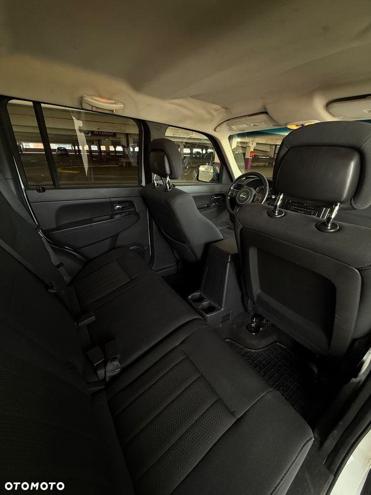 Jeep Liberty 3.7 4x4 - 16