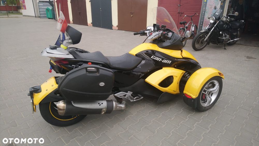 Can-Am Spyder - 17