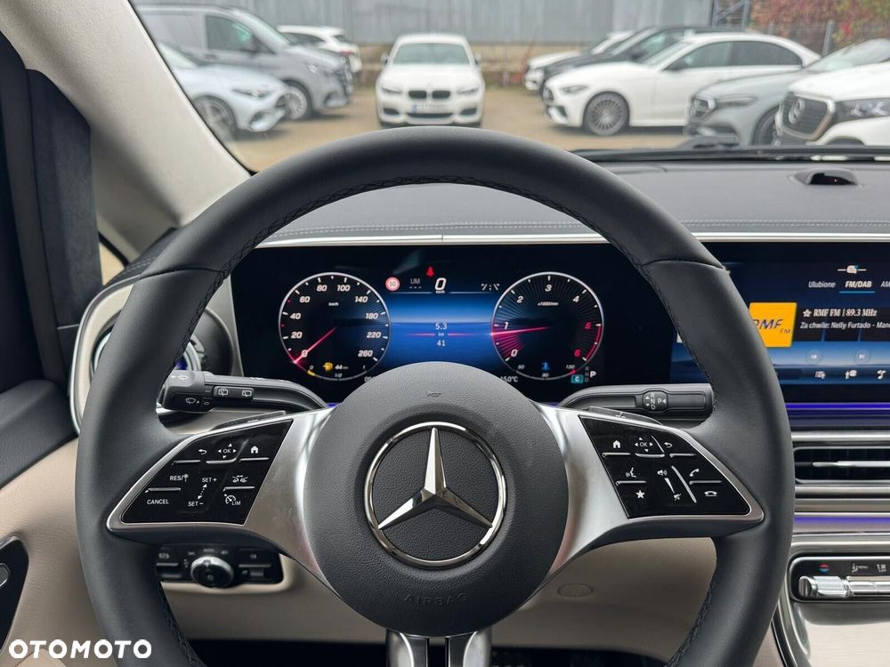 Mercedes-Benz Klasa V - 31