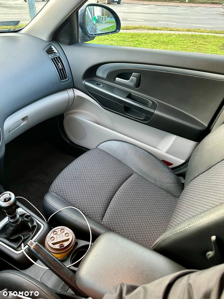 Kia Ceed 2.0 crdi Comfort + - 10