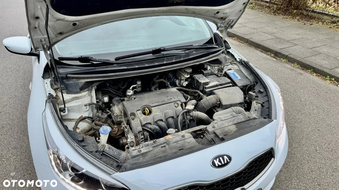 Kia Ceed 1.4 CVVT SW Dream-Team Edition - 39
