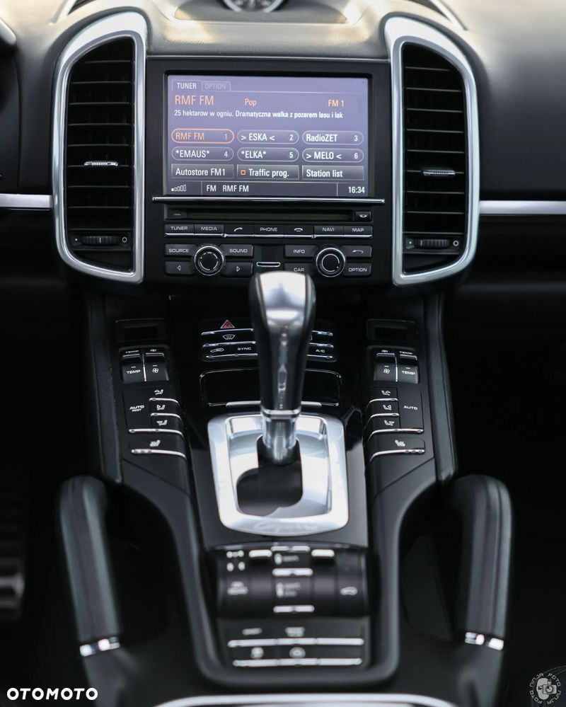 Porsche Cayenne - 22
