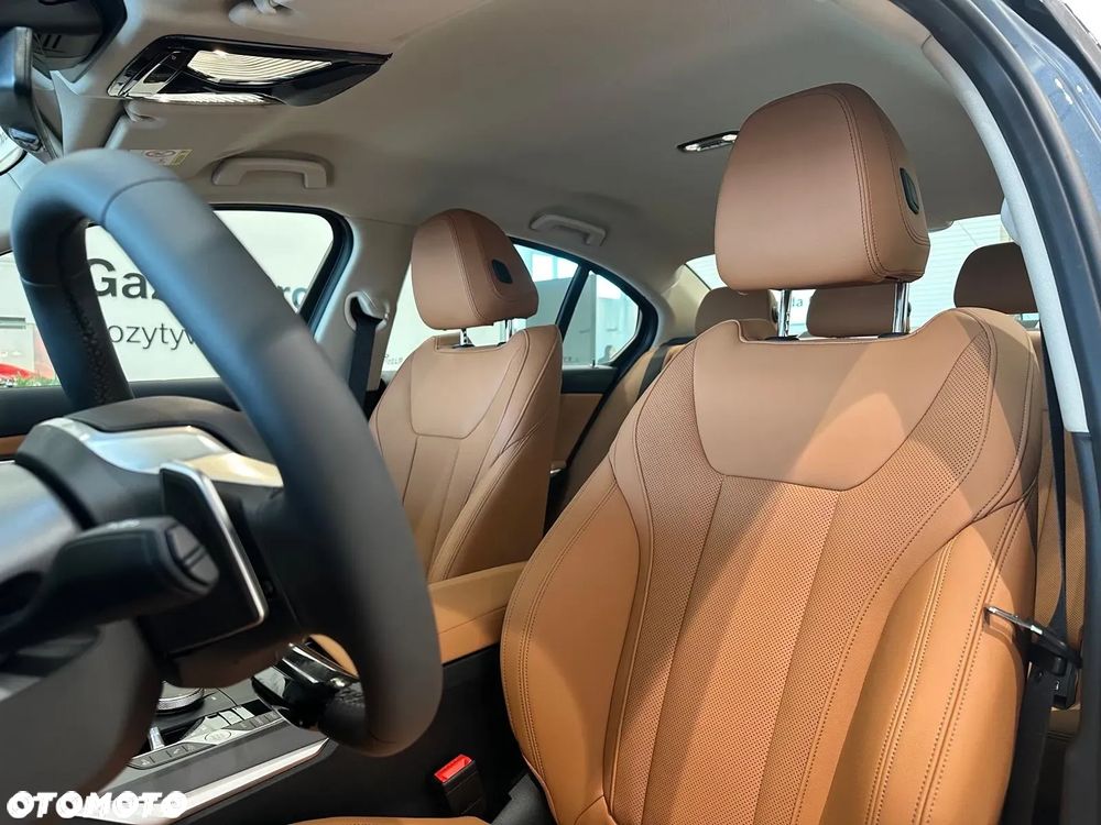 BMW Seria 3 318i M Sport - 9