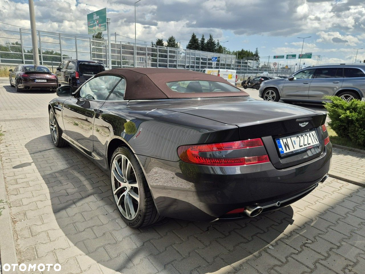 Aston Martin DB9 - 8