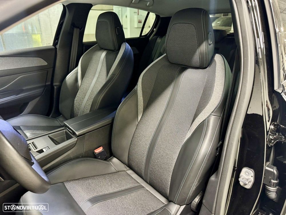 Peugeot 308 1.2 PureTech Allure Pack EAT8 — fotografia 28