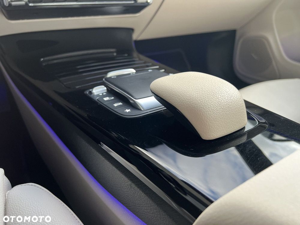 Mercedes-Benz CLA - 24