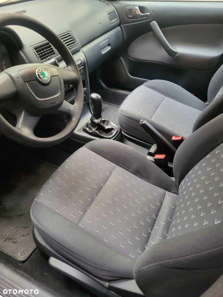 Skoda Octavia 1.6 Tour - 8