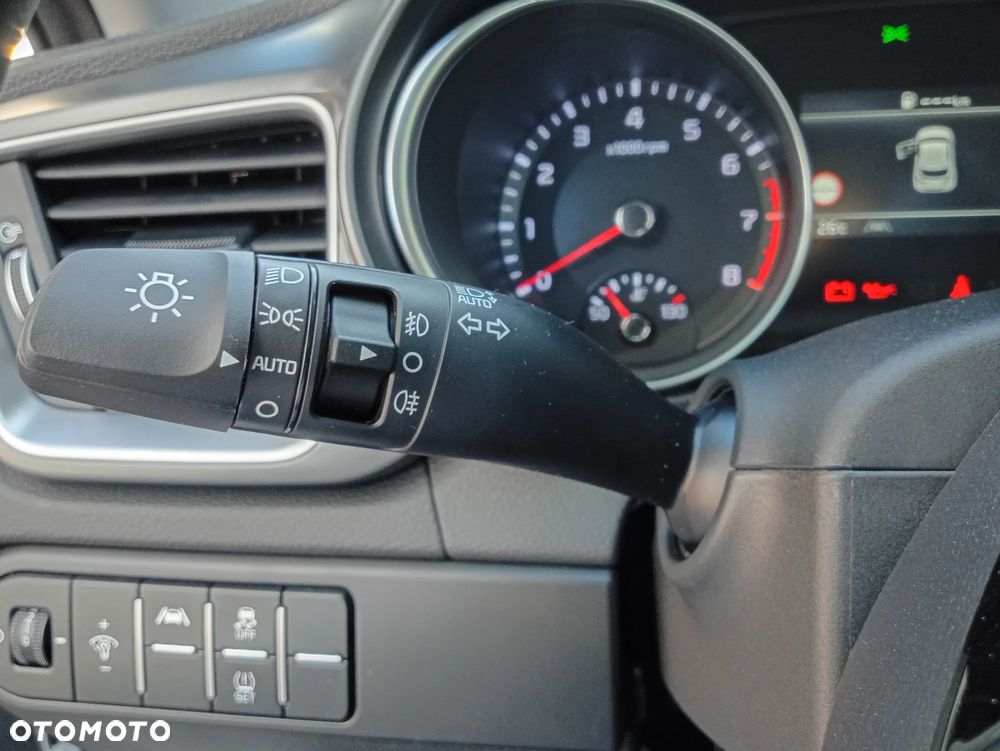 Kia XCeed 1.6 T-GDI M DCT - 24