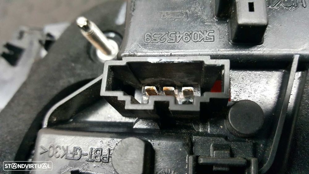 FAROLIM TRASEIRO ESQUERDO VOLKSWAGEN GOLF VI (5K1) ADVANCE - 5