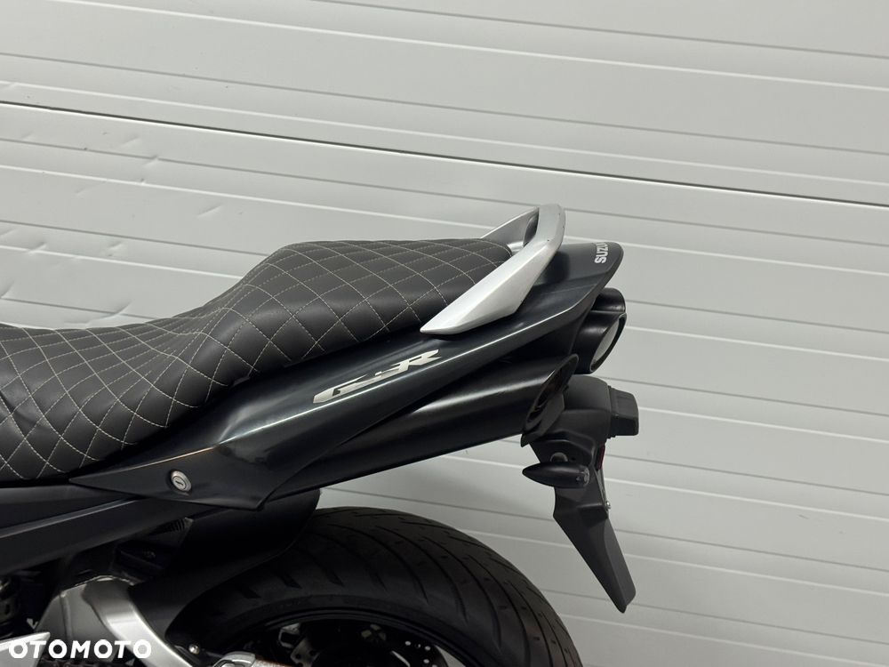 Suzuki GSR - 17