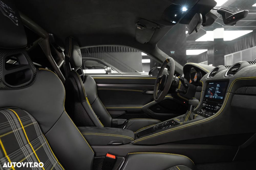 Porsche Cayman GT4 RS - 34