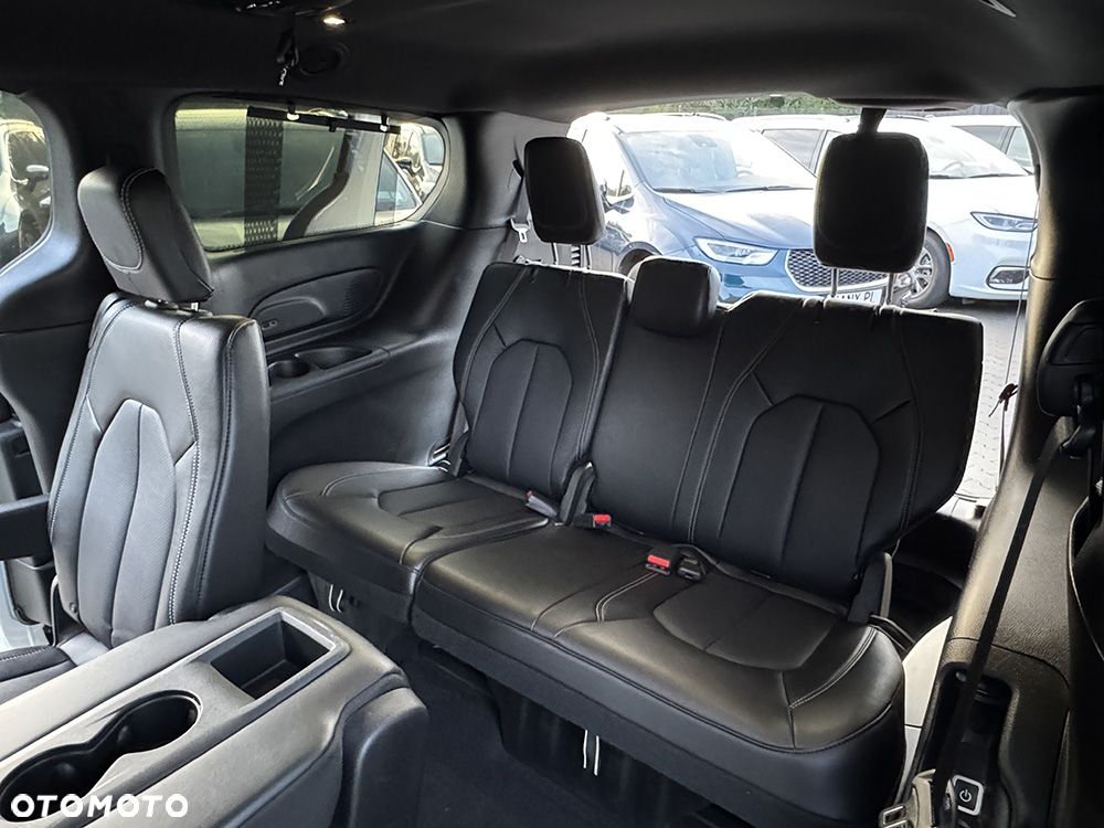 Chrysler Pacifica - 25