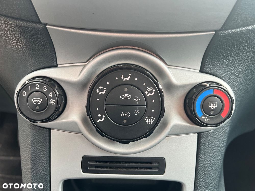 Ford Fiesta 1.25 Champions Edition - 26