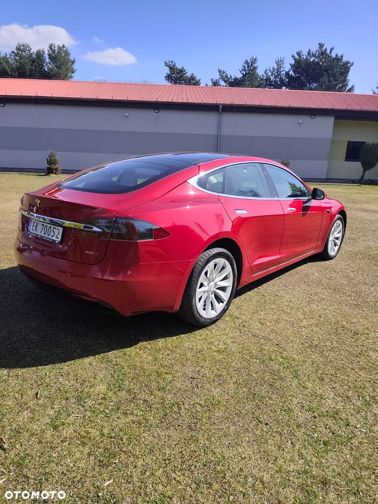 Tesla Model S - 3