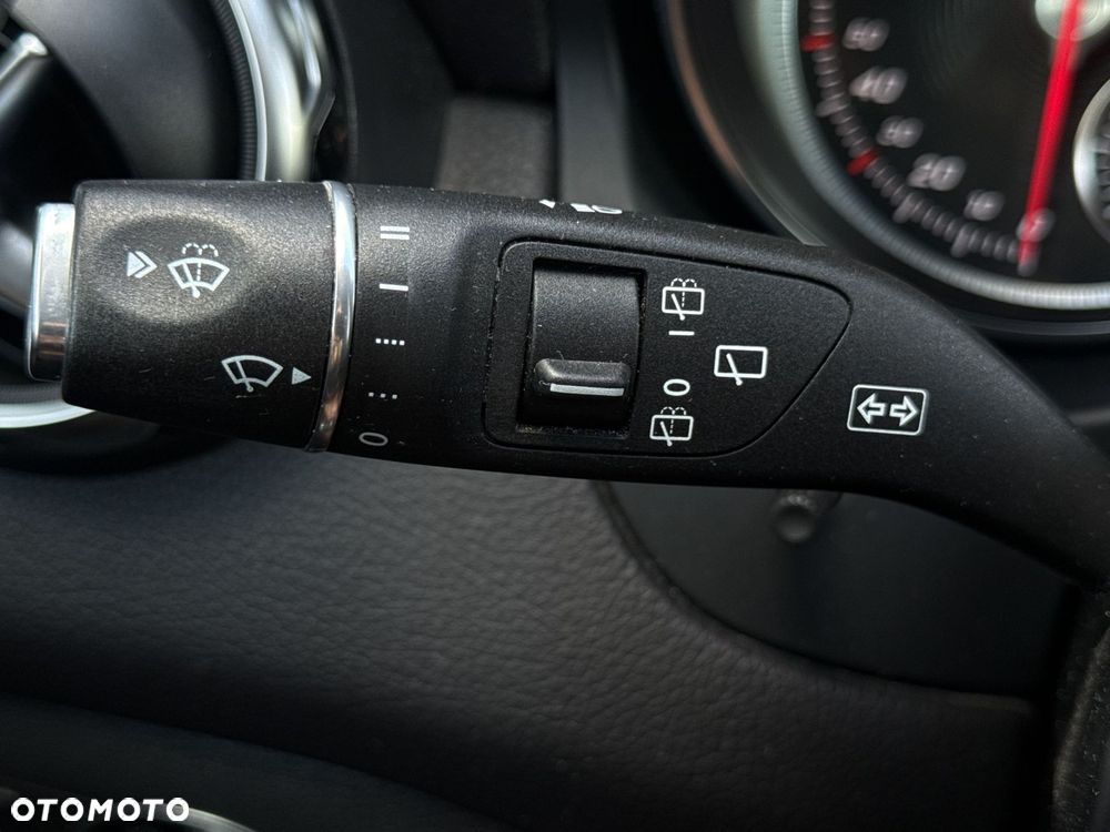 Mercedes-Benz GLA 200 7G-DCT AMG Line - 39