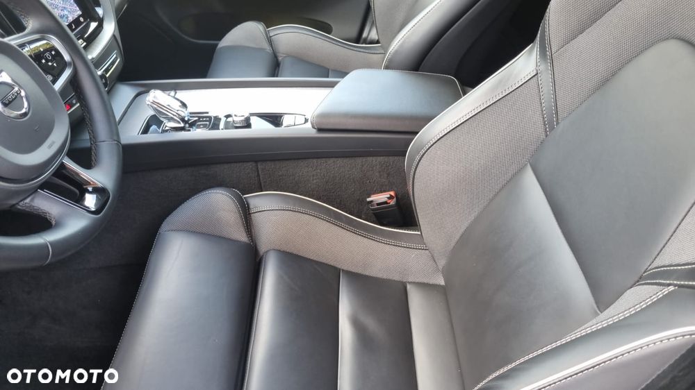 Volvo XC 60 B4 D AWD Plus Dark - 15