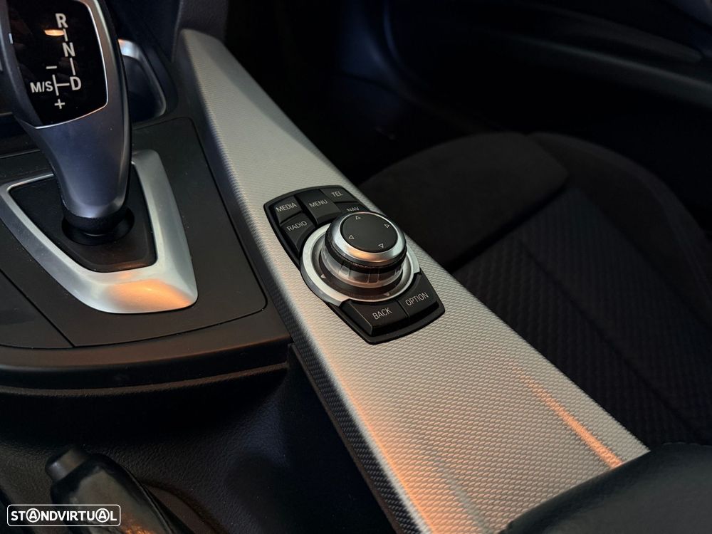 BMW 320 d Auto Pack M - 29