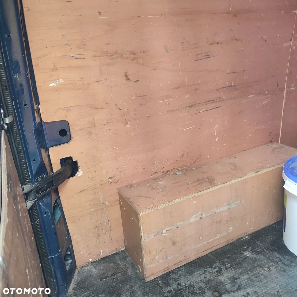 Mercedes-Benz Sprinter - 13