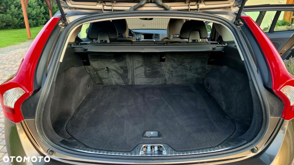 Volvo V60 Cross Country - 11