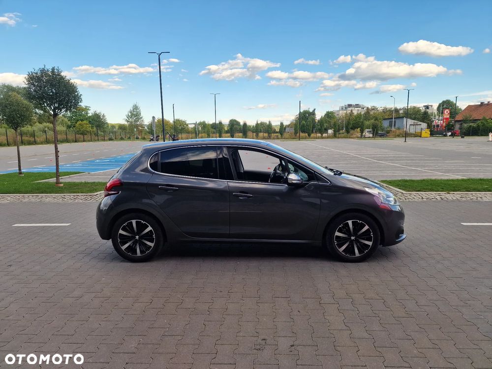 Peugeot 208 - 35