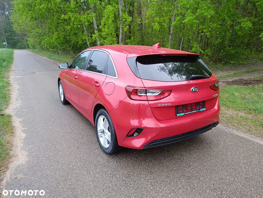 Kia Ceed 1.6 CRDi (48V Mild-Hybrid) Platinum - 12