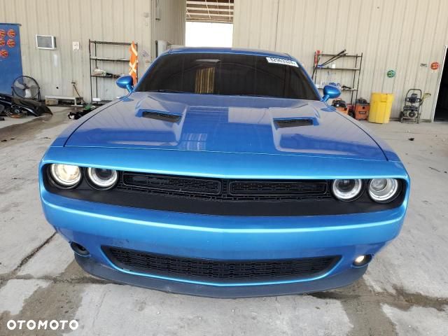 Dodge Challenger - 4