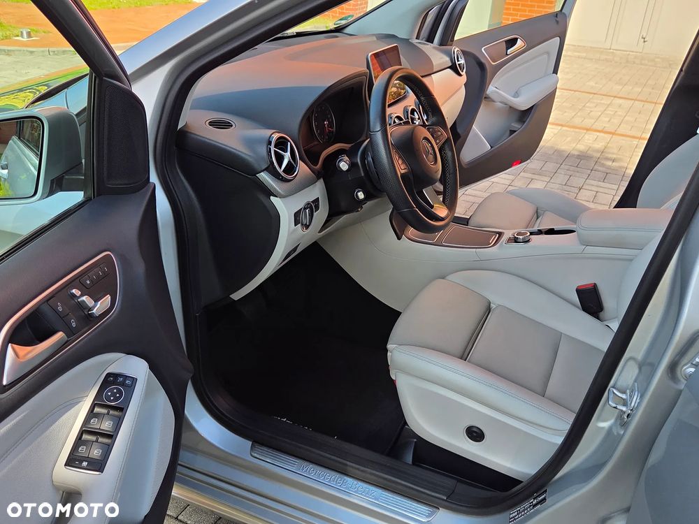 Mercedes-Benz Klasa B 180 7G-DCT Edition - 29