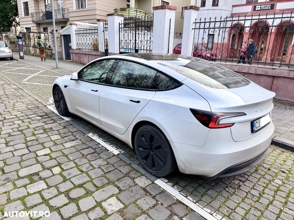 Tesla Model 3 - 3