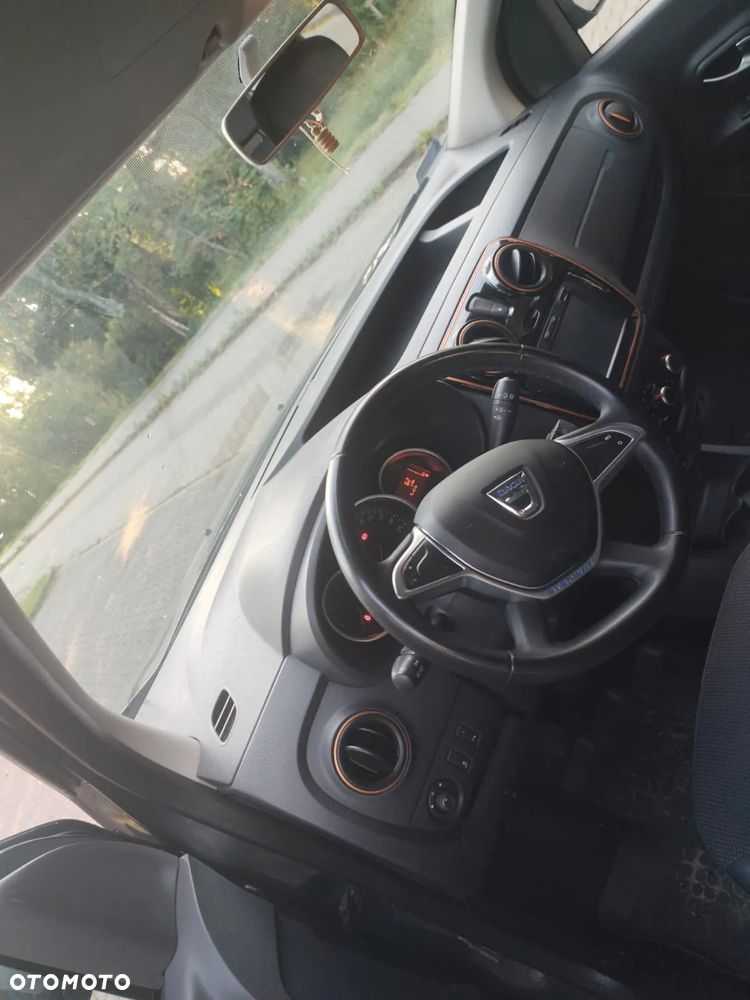 Dacia Lodgy dCi 110 Stepway Celebration - 8