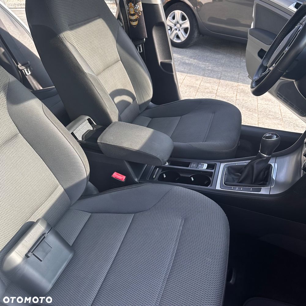 Volkswagen Golf - 29