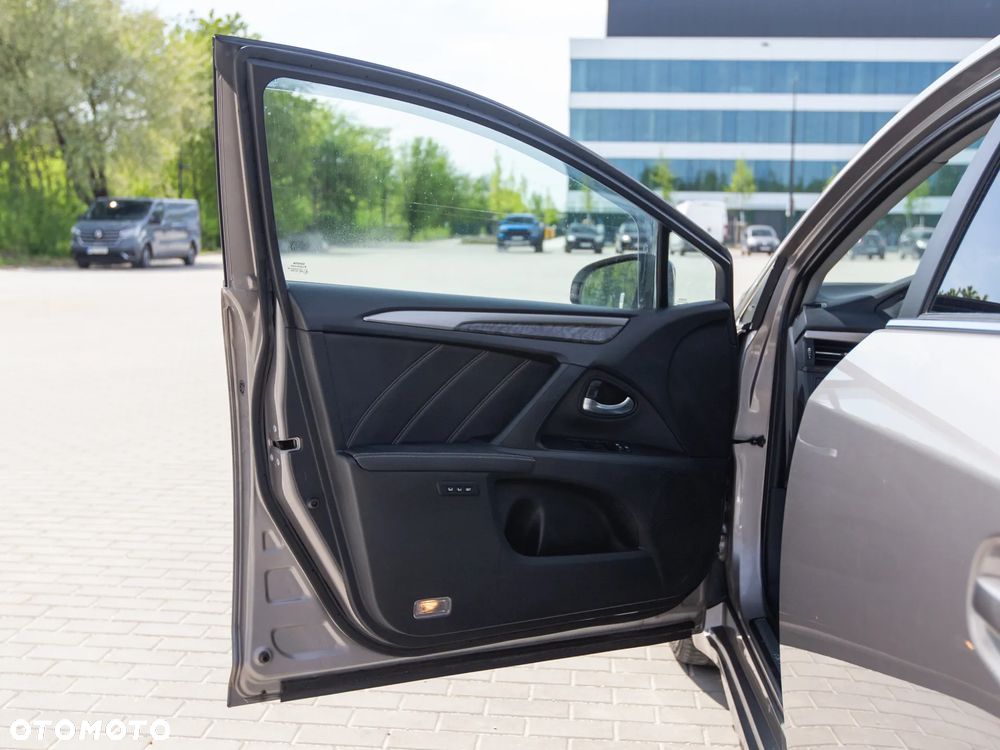 Toyota Avensis 2.0 D-4D Premium - 13