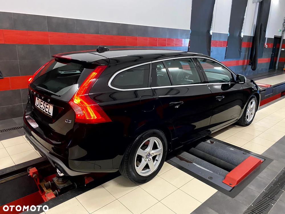 Volvo V60 D3 R-Design - 10