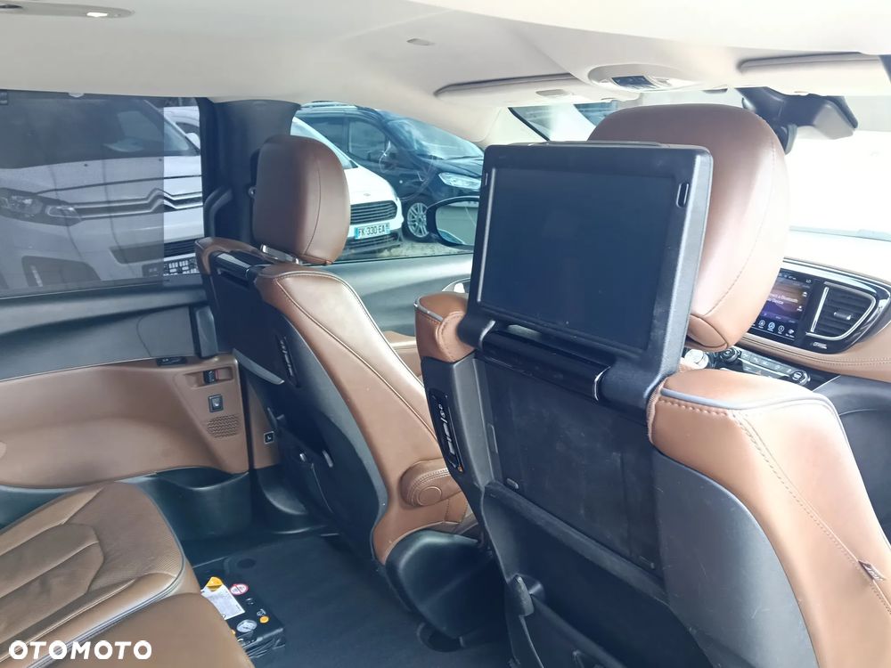 Chrysler Pacifica - 15