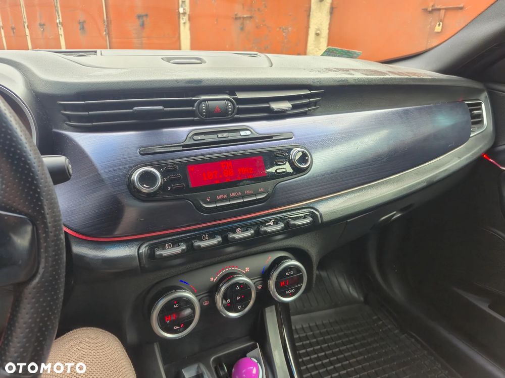 Alfa Romeo Giulietta 2.0 JTDM Distinctive - 15