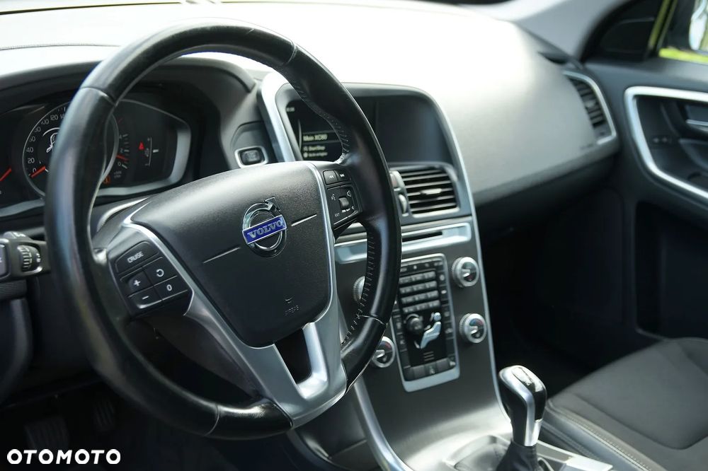 Volvo XC 60 D4 Momentum - 26