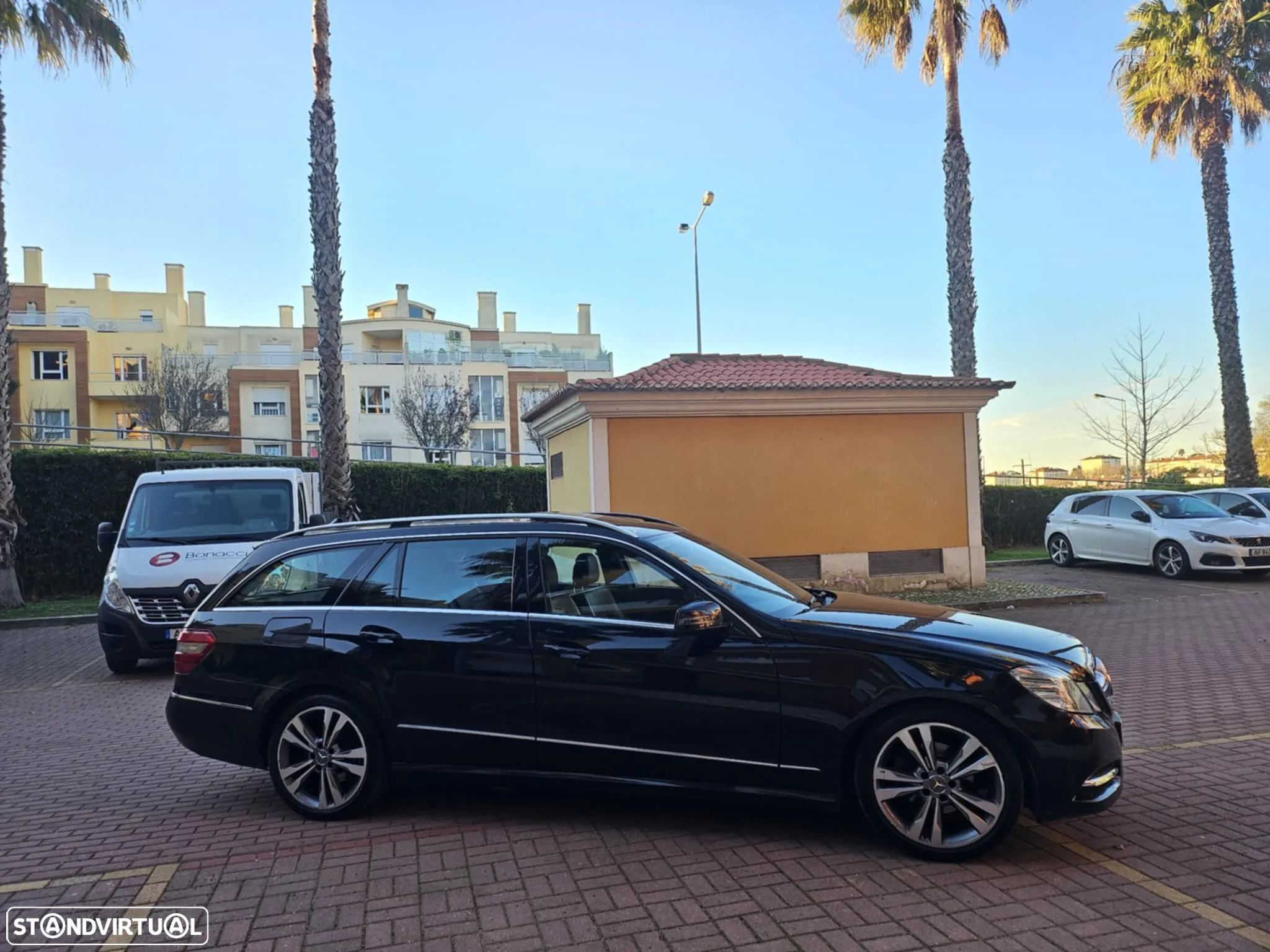 Mercedes-Benz E 220 BlueTEC Avantgarde Auto. - 14