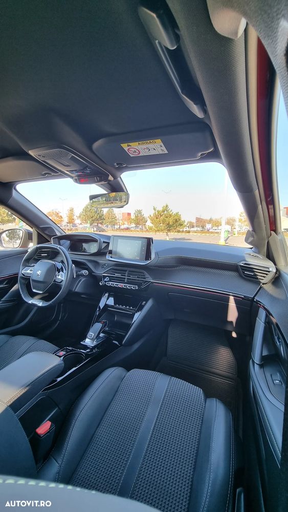 Peugeot 208 1.2 L PureTech STT EAT8 GT Line - 30