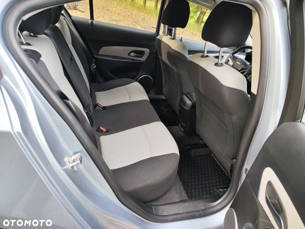 Chevrolet Cruze 1.6 LS - 6