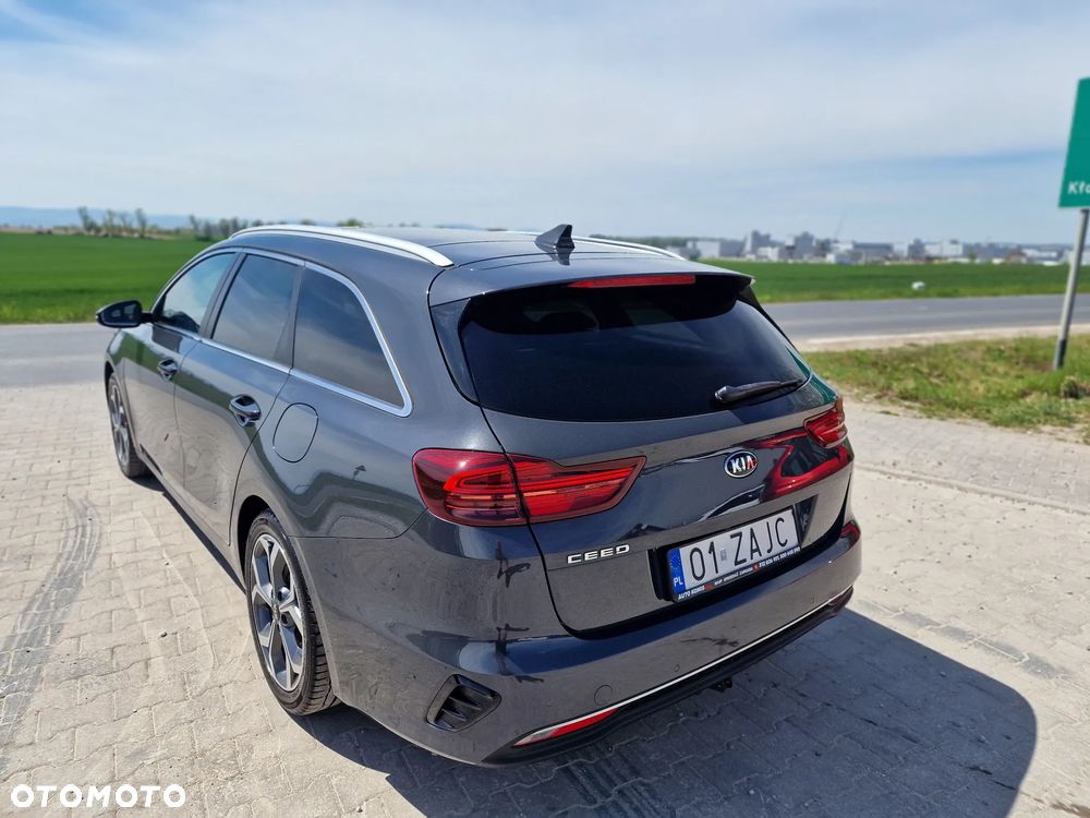 Kia Ceed 1.6 CRDi Eco-Dynamics+ (48V Mild-Hybrid) DCT7 Platinum Edition - 14